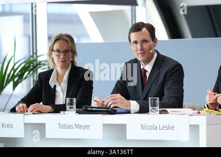 Melanie Kreis, Vorstand Finanzen Deutsche Post AG, Bilanzpressekonferenz, Bonn, 06.03.2025. Deutsche Post DHL Bilanz *** Melanie Kreis, Chief Financial Officer Deutsche Post AG, Annual Press Conference, Bonn, 06 03 2025 Deutsche Post DHL bilancio Foto Stock