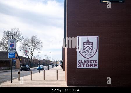 Il Claret Store di Turf Moor, sede del Burnley Football Club, Lancashire, Regno Unito Foto Stock