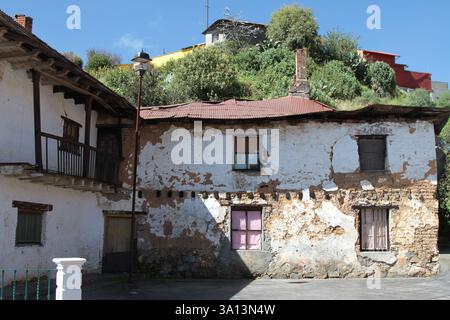 La facciata di una vecchia casa in Messico. Foto Stock