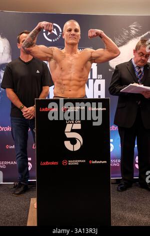 Maldron Hotel Brighton City Centre, 31 Cannon PL, Brighton and Hove, Brighton. Questa immagine raffigura Navid Iran al giorno di pesatura per il Ben Andrews vs Navid Iran come parte della sottocard per la partita di pugilato Harlem Eubank vs Tyrone McKenna di venerdì 7 marzo al Brighton Centre. . David Smith/Alamy 6 marzo 2025 Foto Stock