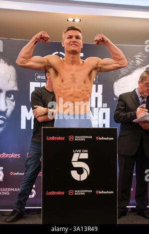 Maldron Hotel Brighton City Centre, 31 Cannon PL, Brighton and Hove, Brighton. Questa immagine raffigura Codie Smith al giorno di pesatura per Codie Smith vs Jose Perez come parte dell'undercard per il match di pugilato Harlem Eubank vs Tyrone McKenna di venerdì 7 marzo al Brighton Centre. . David Smith/Alamy 6 marzo 2025 Foto Stock