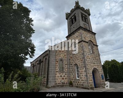 Splendida cittadina scozzese delle Highland di Aberlour a Speyside in Scozia. Antichi edifici in pietra e viste del villaggio. Attrazione turistica scozzese Foto Stock