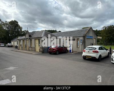 Splendida cittadina scozzese delle Highland di Aberlour a Speyside in Scozia. Antichi edifici in pietra e viste del villaggio. Attrazione turistica scozzese Foto Stock