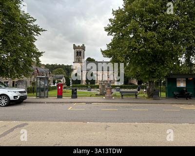 Splendida cittadina scozzese delle Highland di Aberlour a Speyside in Scozia. Antichi edifici in pietra e viste del villaggio. Attrazione turistica scozzese Foto Stock