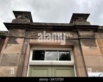 Splendida cittadina scozzese delle Highland di Aberlour a Speyside in Scozia. Antichi edifici in pietra e viste del villaggio. Attrazione turistica scozzese Foto Stock
