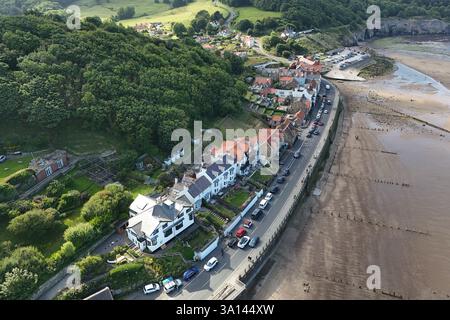 Vista aerea del lungomare di Sandsend, Whitby. Costa del North yorkshire Foto Stock