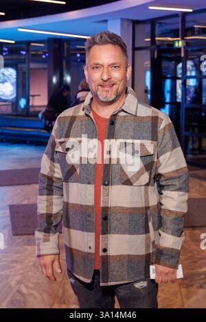 Premiere - Die grosse Abenteuerreise durch Sonnensystem Lars Pape bei der Premiere zu die grosse Abenteuerreise durch Sonnensystem im Zeiss-Großplanetarium Berlin AM 05.03.2025 . *** Premiere Die grosse Abenteuerreise durch Sonnensystem Lars Pape alla prima di Die grosse Abenteuerreise durch Sonnensystem allo Zeiss Großplanetarium di Berlino il 05 03 2025 Copyright: XEventpressxKochanx Foto Stock