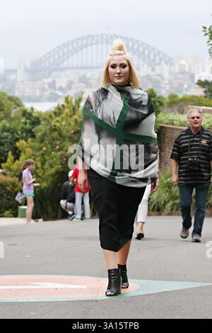 Sydney, Australia. 21 marzo 2014. SYDNEY, AUSTRALIA - 24 MARZO: Hayley Hasselhoff si è presa una pausa dal lavoro serio per divertirsi il lunedì al Taronga Park Zoo il 24 marzo 2014 a Melbourne, Australia persone: Hayley Hasselhoff Credit: Storms Media Group/Alamy Live News Foto Stock