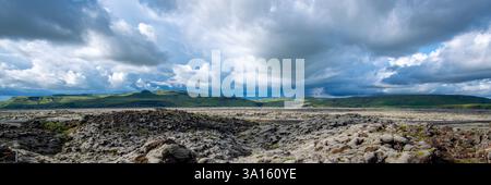 Paesaggio panoramico del campo di lava di Eldhraun nel sud dell'Islanda Foto Stock
