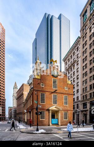 Boston, Massachusetts, USA - 12 febbraio 2025 - l'Old State House di Boston, un punto di riferimento storico nazionale e parte del Freedom Trail Foto Stock
