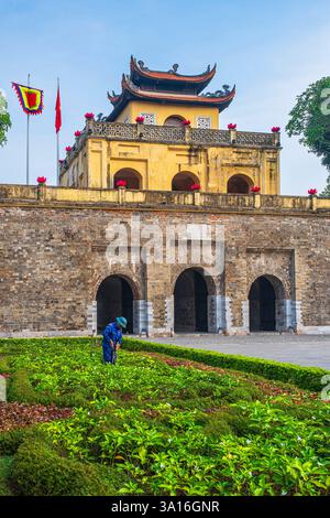 Vietnam, Hanoi, quartiere di Ba Dinh, Cittadella Imperiale di Thang Long (patrimonio dell'umanità dell'UNESCO), cancello principale o porta Doan Mon Foto Stock