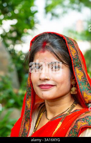 India, nuova Delhi, donna indiana in sari Foto Stock