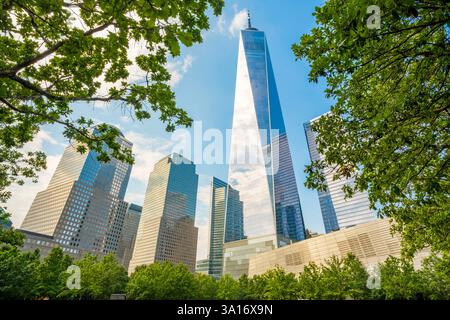 Stati Uniti, New York State, New York City, Manhattan, quartiere finanziario con One World Tower da Ground Zero Foto Stock