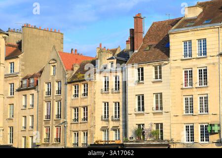 Francia, Calvados, Caen, centro città, Place Saint-Sauveur, facciate dell'edificio Foto Stock