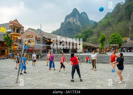 Vietnam, Tonchino superiore, provincia di Dong Van, città di Dong Van, partita di pallavolo Foto Stock