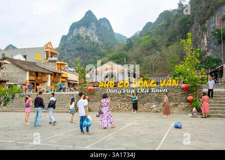 Vietnam, Tonchino superiore, provincia di Dong Van, Dong Van, il mercato settimanale dei gruppi etnici Hmong Foto Stock