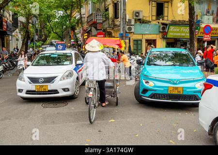 Vietnam, Hanoi, centro città, traffico Foto Stock