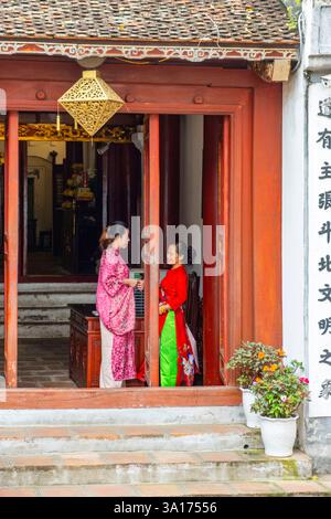 Vietnam, Hanoi, il quartiere vecchio o distretto delle 36 corporazioni, il lago Hoan Kiem, il tempio della montagna di Giada Foto Stock
