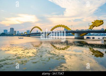 Vietnam, Centro, da Nang, il Ponte del Drago Foto Stock