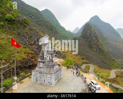Vietnam, Tonchino superiore, regione di Dong Van, anello ha Giang o anello ha Giang, passo ma Pi Leng, memoriale di guerra (vista aerea) Foto Stock