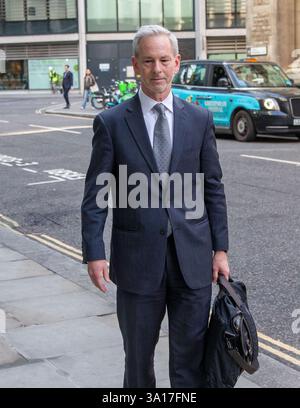 Londra, Inghilterra, Regno Unito. 7 marzo 2025. BOB HOYT, Group Chief Legal Officer di HSBC Holdings PLC, arriva al Rolls Building COME ex CEO di Barclays JES STALEY contesta in tribunale il suo divieto dal settore finanziario del Regno Unito per la sua amicizia withÂ Jeffrey Epstein. (Credit Image: © Tayfun Salci/ZUMA Press Wire) SOLO PER USO EDITORIALE! Non per USO commerciale! Foto Stock