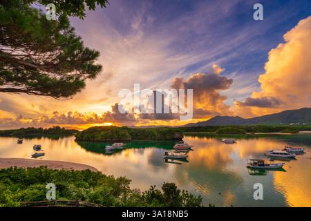 Ishigaki, Giappone, dalla splendida baia di Kabira all'alba. Foto Stock