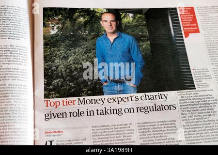 Martin Lewis 'la beneficenza dell'esperto di denaro ha dato il ruolo di assumere su regolatori' Guardian giornale headline finanza salute mentale articolo febbraio 2025 Regno Unito Foto Stock