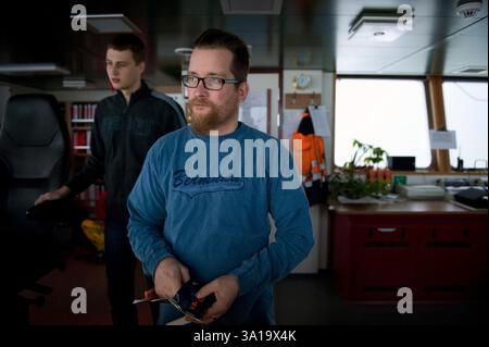 Capitano sul ponte Ritratto di David Kater, capitano della signora Flintercape sul suo ponte durante un viaggio da Rotterdam, Paesi Bassi, a Sundvall, Svezia. MRYES Rotterdam NLD - Sundsvall se Containervessel MS Flintercape Noordzee, Baltische Zee, Golf va Paesi Bassi Copyright: XGuidoxKoppesxPhotox Foto Stock