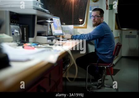 Ritratto Capitano sul ponte. Ritratto di David Kater, capitano della signora Flintercape, sul ponte, durante un viaggio da Rotterdam, Paesi Bassi verso Sundsvall, Svezia. MRYES. Rotterdam NLD - Sundsvall se Containervessel MS Flintercape Noordzee, Baltische Zee, Golf va Paesi Bassi Copyright: XGuidoxKoppesxPhotox Foto Stock