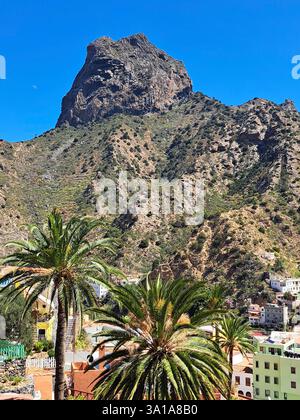 Roque Cano sopra la valle di Vallehermoso, la Gomera, Isole Canarie, Spagna Foto Stock
