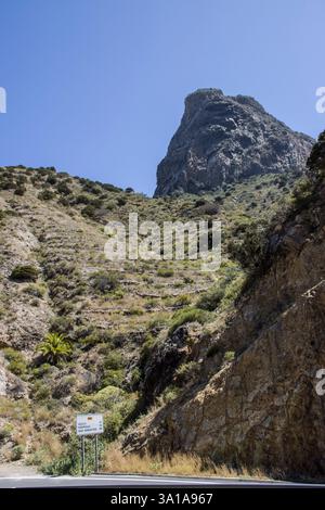 Roque Cano sopra la valle di Vallehermoso, la Gomera, Isole Canarie, Spagna Foto Stock