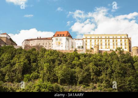 Veste Oberhaus è un complesso di castelli sulla Georgsberg, sulla riva sinistra del Danubio a Passau Foto Stock