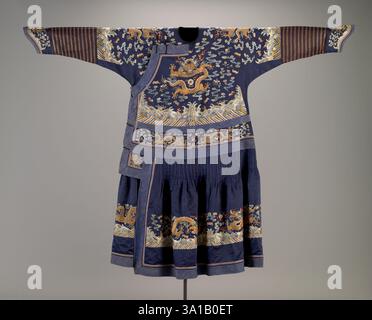 Man's Formal Court Robe (Chaopao), fine anni '1700 Foto Stock