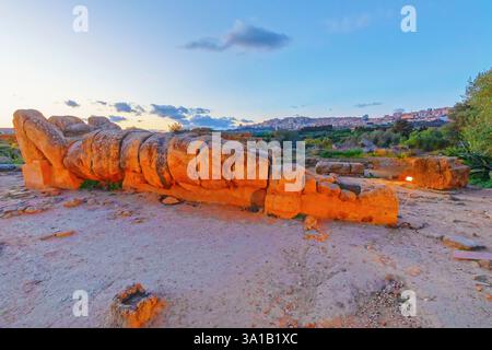 Statua di Telamone, Valle dei Templi, Agrigento, Sicilia, Italia Foto Stock