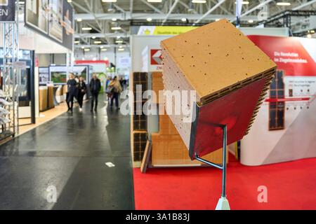 Augusta, Baviera, Germania - 7 marzo 2025: Area espositiva Immotage alla fiera AFAIR di Augusta *** Immotage-Messebereich auf der AFAIR Messe di Augusta Foto Stock