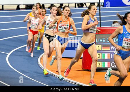 Apeldoorn, Paesi Bassi. 8 marzo 2025. APELDOORN, PAESI Bassi - 8 MARZO: Maureen Koster olandese gareggia nei 3000 m Women durante la terza giornata dei Campionati europei di atletica leggera indoor a Omnisport Apeldoorn l'8 marzo 2025 ad Apeldoorn, Paesi Bassi. (Foto di Andy Astfalck/Agenzia BSR) credito: Agenzia BSR/Alamy Live News Foto Stock