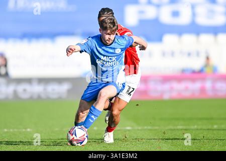 Cian Hayes (18 Peterborough United) va avanti durante la partita Sky Bet League 1 tra Peterborough e Wycombe Wanderers a London Road, Peterborough, sabato 8 marzo 2025. (Foto: Kevin Hodgson | mi News) crediti: MI News & Sport /Alamy Live News Foto Stock