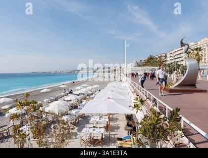 Saint Ouen, Parigi, Francia. 8 marzo 2025. La Promenade des Anglais o Prom' è un viale lungo il lungomare di fronte alla Baia degli Angeli, a Nizza. (Credit Image: © Sadak Souici/ZUMA Press Wire) SOLO PER USO EDITORIALE! Non per USO commerciale! Foto Stock