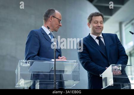 Lars Klingbeil, Friedrich Merz Bundestag, Pressestatement, Partei- und Fraktionsspitze, SPD, CDU, CSU, Lars Klingbeil, Friedrich Merz Berlin Berlin GER *** Lars Klingbeil, Friedrich Merz Bundestag, comunicato stampa, leader del partito e dei gruppi parlamentari, SPD, CDU, CSU, Lars Klingbeil, Friedrich Merz Berlin GER Foto Stock