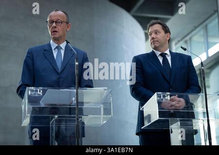 Lars Klingbeil, Friedrich Merz Bundestag, Pressestatement, Partei- und Fraktionsspitze, SPD, CDU, CSU, Lars Klingbeil, Friedrich Merz Berlin Berlin GER *** Lars Klingbeil, Friedrich Merz Bundestag, comunicato stampa, leader del partito e dei gruppi parlamentari, SPD, CDU, CSU, Lars Klingbeil, Friedrich Merz Berlin GER Foto Stock