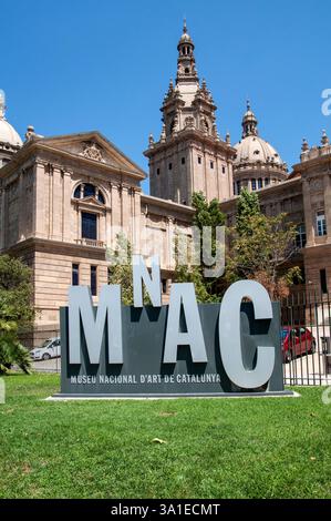 MNAC, Museu Nacional d'Art de Catalunya e giardini, Barcellona, quartiere Sants-Montjuic, Spagna Foto Stock