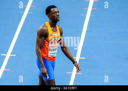Apeldoorn, Paesi Bassi. 8 marzo 2025. APELDOORN, PAESI Bassi - 8 MARZO: Taymir Burnet dei Paesi Bassi durante i Campionati europei di atletica leggera indoor 2025 ad Omnisport l'8 marzo 2025 ad Apeldoorn, Paesi Bassi. (Foto di Andre Weening/Orange Pictures) credito: Orange Pics BV/Alamy Live News Foto Stock