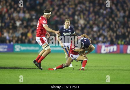 Edimburgo, Regno Unito, 8 marzo 2025 - solida difesa dal galles come attacco della Scozia. Crediti: Thomas Gorman / Alamy Live News Foto Stock