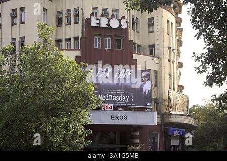 Eros Theatre Bollywood, sala cinematografica con film in hindi e inglese, Churchgate, Bombay Mumbai, Maharashtra, India, Asia Foto Stock