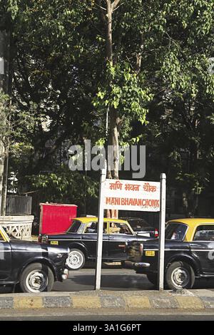 Taxi a mani bhavan chowk, P. Ramabai Marg, Grant Road, Bombay Mumbai, Maharashtra, India, Asia Foto Stock