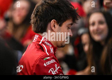 Italia. 6 marzo 2025. Il team piloti di Formula 1 Ferrari Charles Leclerc saluta i tifosi, il 6 marzo 2025 in Piazza del Castello a Milano (Credit Image: © Tiziano Ballabio/Pacific Press via ZUMA Press Wire) SOLO PER USO EDITORIALE! Non per USO commerciale! Foto Stock