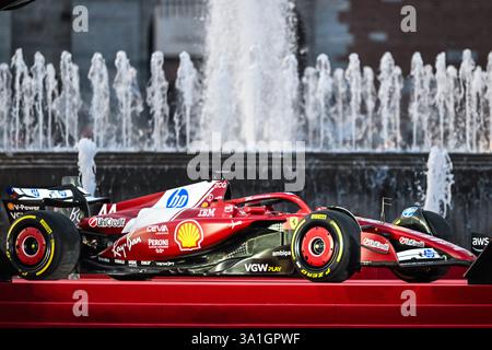 Italia. 6 marzo 2025. Nuova vettura di Formula 1 della Ferrari di Formula 1 durante la presentazione del team Ferrari di Formula 1, il 6 marzo 2025 in Piazza del Castello a Milano, Italia (Credit Image: © Tiziano Ballabio/Pacific Press via ZUMA Press Wire) SOLO PER USO EDITORIALE! Non per USO commerciale! Foto Stock