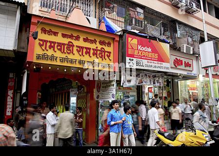 Vecchio edificio dell'hotel Adarsh in Kalbadevi Road, Marine Lines, Bombay Mumbai, Maharashtra, India, Asia Foto Stock