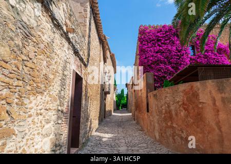 Paesaggio del borgo medievale di Peratallada a Girona, Catalogna, Spagna, Europa. Foto Stock