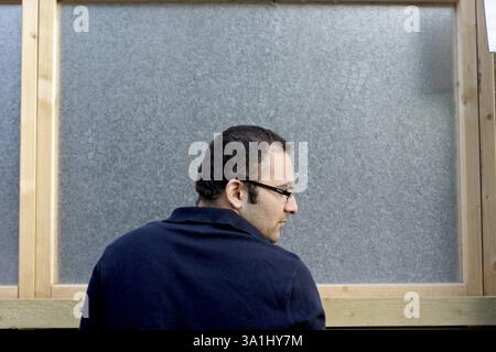 Ritratto di Tushar Manek giovane indiano che lavora a London audio Engineer e membro della band Grinds Chill Out con sede a Londra, Regno Unito Foto Stock